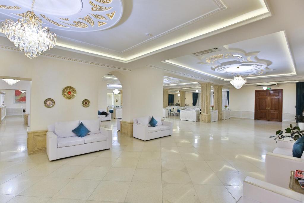 Hotel Orient Star Varaxsha